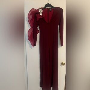 Wine colored jumpsuit with sleeve ruffle!
She is 🔥🔥🔥